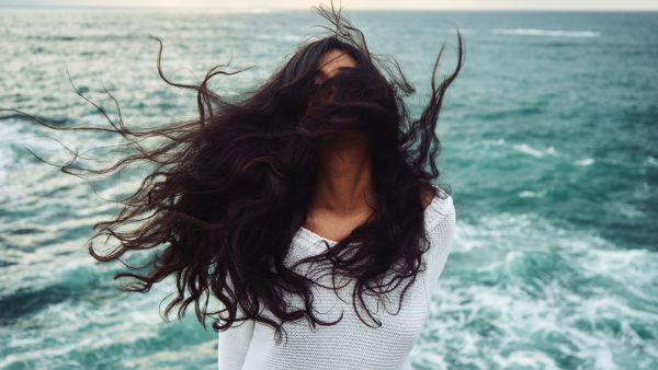 6 نصائح للفتيات للعناية بالشعر الخفيف