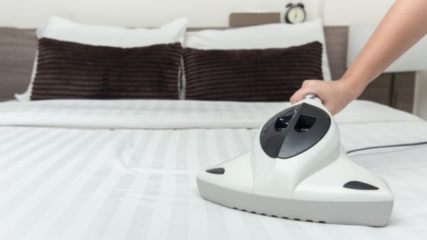 يجب استخدام درجة حرارة مرتفعة عند غسل ملاءات السرير وأغطية المرتبة وحتى المخدات