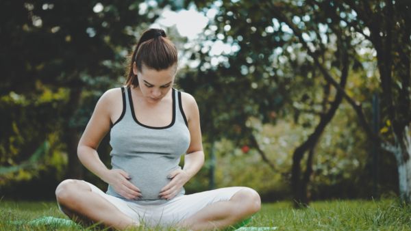 يعمل خليط الزيت مع حبة البركة على فتح الرحم وسوف تشعر الحامل بذلك