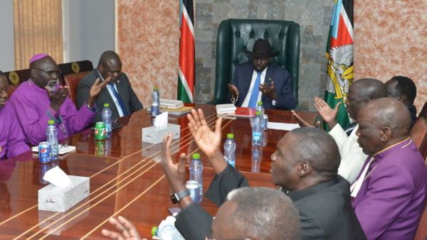 South Sudan's President Salva Kiir Mayardit (3L) flanked by ex-vice president and former rebel leader Riek Machar (2L), praying before their meeting in Juba, South Sudan, on September 11, 2019. AKUOT CHOL / AFP
