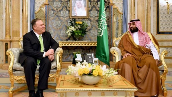 US Secretary of State Mike Pompeo (L) takes part in a meeting with Saudi Arabia's Crown Prince Mohammed bin Salman in Jeddah, Saudi Arabia on September 18, 2019. (MANDEL NGAN / POOL / AFP)