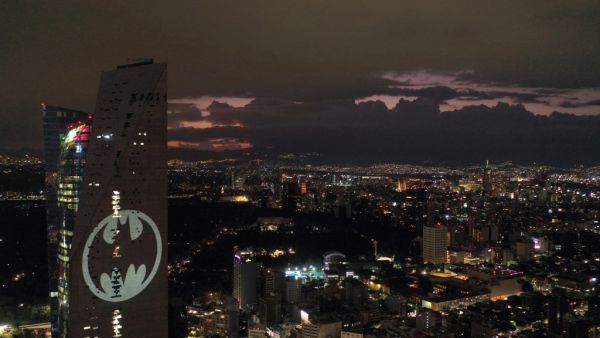 Aerial view of the Batman's symbol projected on the Reforma Tower on the 80th anniversary of US comics fictional superhero in Mexico City, on September 21, 2019. (ALFREDO ESTRELLA / AFP)