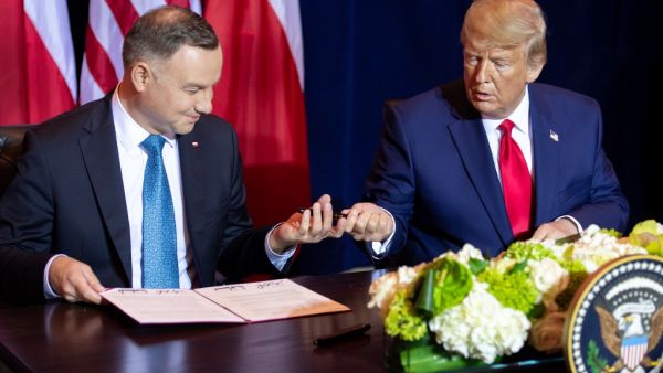 US President Donald Trump (R) and Polish President Andrzej Duda sign a Defense agreement prior to a meeting on the sidelines of the UN General Assembly in New York, September 23, 2019. SAUL LOEB / AFP