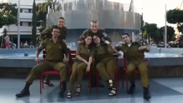 The Israeli Defense Forces celebrated the 25th anniversary of 'Friends' with a Twitter video. (Twitter/@IDF)