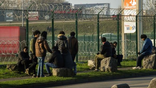Camp of migrants in Calais (Twitter)