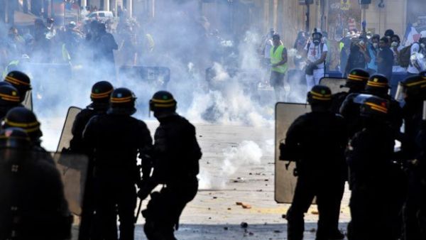 ‘Yellow Vest’ Protesters, Police Clash In Renewed Demonstration Across France (Twitter)