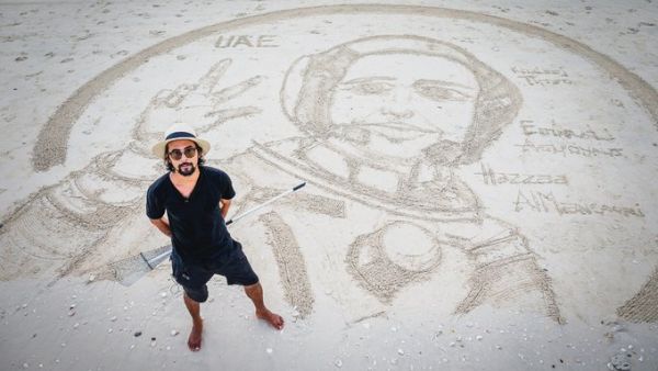 Filipino sand artist creates tribute for Hazzaa AlMansoori. (Twitter)