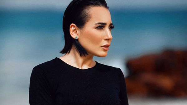 Sandy is known for her passion for wearing contact lenses Source sandyofficial Instagram