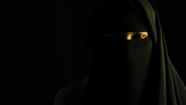 Niqab Women  (Shutterstock) Niqab Women  (Shutterstock)
