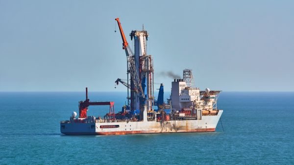 Drilling ship (Shutterstock)	