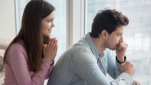 إذا أخطاتِ بحقِّ زوجك فلا تتردَّدي بالاعتذار منه