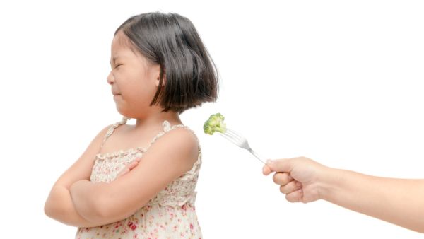 تقديم بعض الفواكه التي تفتح الشهية للطفل مثل الخوخ