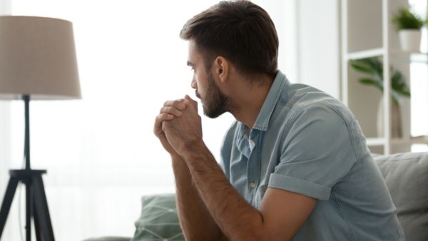 المرض النفسي هو مزيج من الأعراض التي تولّد صعوبات كبيرة في الأداء وتوتر أو ضيق شديد