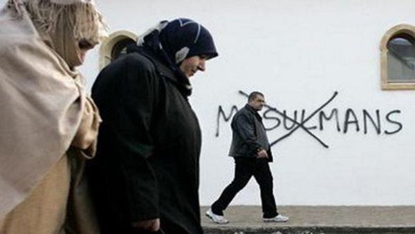  ماكرون قد دعا قبل أيام إلى مكافحة ما وصفه بـ “الشر الإسلامي” بصرامة