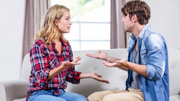 وجود مشاكل عائلية بين العائلتين من خلافات حصلت بسبب حفل الزفاف أو تسمية المولود الجديد مثلاً قد يؤدي لتوتر العلاقة الزوجية