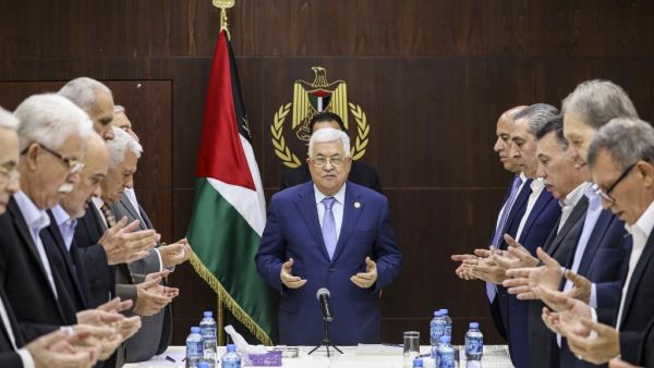 Palestinian president Mahmud Abbas (C) recites the Fatiha prayer before chairing a meeting of the central committee of the Fatah movement in the West Bank city of Ramallah on October 1, 2019. ABBAS MOMANI / AFP