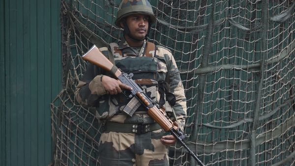 Indian Border Security Force (BSF) soldier guards the house of former Jammu and Kashmir chief minister and leader of regional National Conference (NC) Farooq Abdullah (unseen), at his residence in Srinagar on October 6, 2019. (AFP/ File Photo)