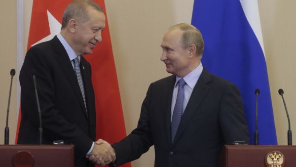 Russian President Vladimir Putin (R) and his Turkish counterpart Recep Tayyip Erdogan shake hands during a joint press conference following their talks in the Black sea resort of Sochi on October 22, 2019. (Sergei CHIRIKOV / POOL / AFP)
