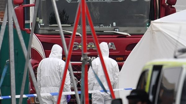 British Police forensic officers work by a lorry, believed to have originated from Bulgaria, and containing 39 dead bodies, discovered at Waterglade Industrial Park in Grays, east of London, on October 23, 2019.  (AFP/ File Photo)