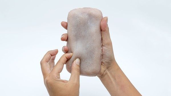 The artificial skin was created using two layers of silicone – dubbed 'dermis' and 'hypodermis' layers – with an electrode layer in the middle made up of ultra-thin wires that act as sensors (dailymail.co.uk)