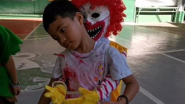 The six-year-old appears to be soaked in blood and has a spike piercing his shoulder for the Halloween costume which clinched him first prize. (Daily Mail)