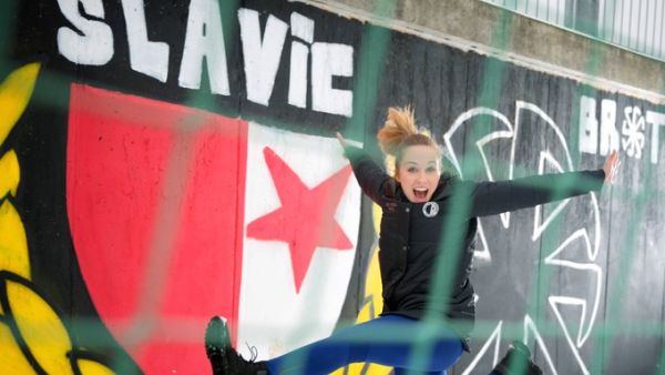 Bara Votikova (Twitter)