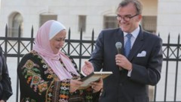 Abeer Khreisha, a Jordanian volunteer living in Madaba, has been named as this year’s UNHCR Nansen Award Winner for the Middle East. (Twitter/ @UNHCRJordan