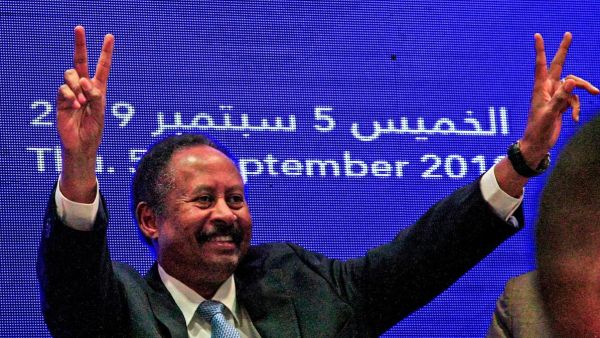 Sudan's Prime Minister Abdalla Hamdok flashes the victory sign during a press conference to unveil his cabinet in Khartoum on September 5, 2019. (AFP/ File Photo)