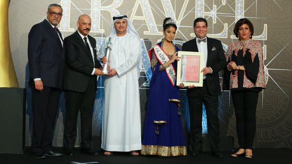 Zaeem Gama, CEO of Kanoo Travel receiving the Best Corporate Travel Company Award.