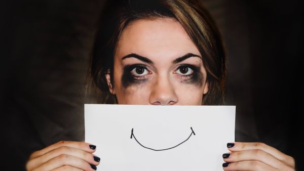 الاكتئاب الخفي: ثلاث علامات خفيفة للاكتئاب