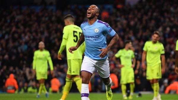 ستيرلينغ يحتفل بهدفه