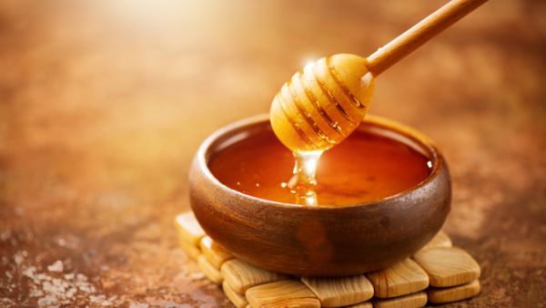  يساعد العسل على فقدان الوزن من خلال التأثير على الشعور بالجوع