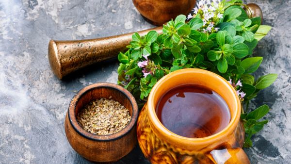 يساعد زيت البردقوش العطري على موازنة الهرمونات وجعلها طبيعية