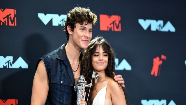 كاميلا كابيو وشون ميندس