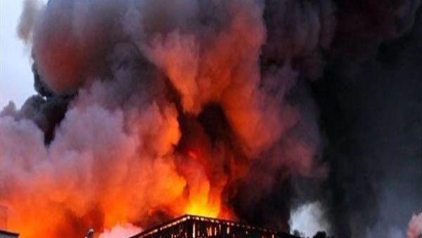 اندفاع كتلة هائلة من اللهب في الجو