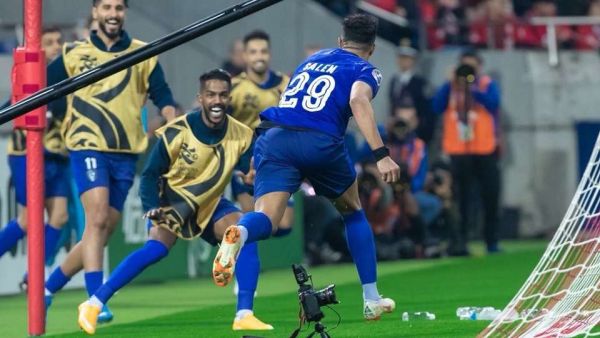 الهلال يتوج باللقب الآسيوي أخيراً