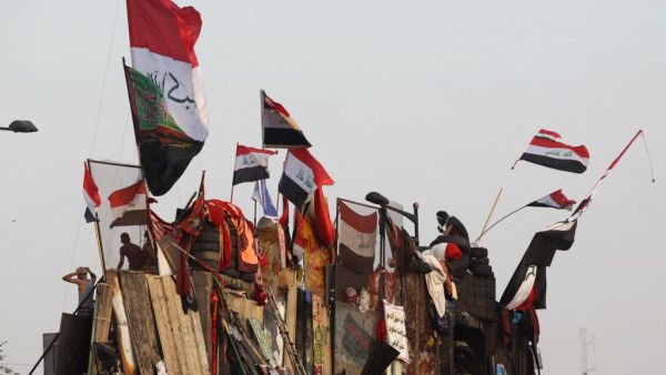 Iraqi demonstrators gather on the Al-Jumhuriya Bridge in central Baghdad during continuing anti-government protests across Iraq on November 3, 2019. Protesters in Iraq's capital and the country's south shut down streets and government offices in a new wave of civil disobedience, escalating their month-long movement demanding wholesale change of the political system. AHMAD AL-RUBAYE / AFP