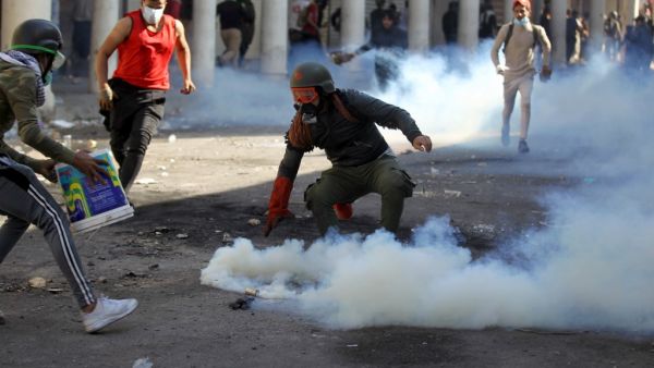 Iraqi anti-government protesters clash with security forces in al-Rasheed street near al-Ahrar bridge on November 22, 2019. (AFP/ File)