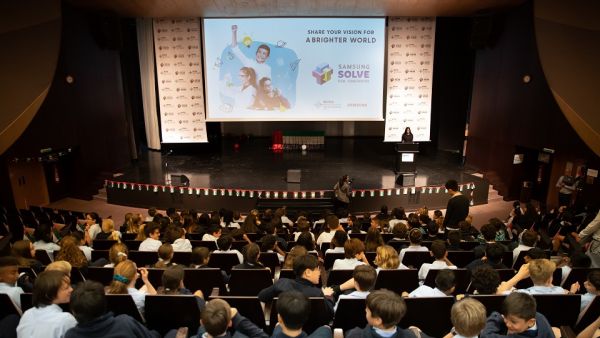 أعلنت شركة سامسونج الخليج للإلكترونيات، اليوم، عن إطلاق برنامج Samsung Solve For Tomorrow الأول من نوعه في دولة الإمارات العربية المتحدة وذلك بالتعاون مع أكاديمية جيمس العالمية. 