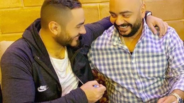 تامر حسني برفقة شقيقه حسام حسني