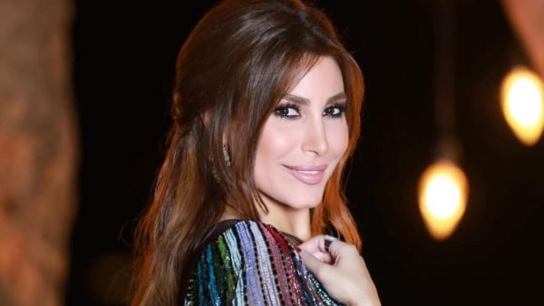 الفنانة اللبنانية يارا