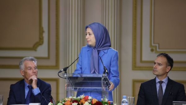 Maryam Rajavi, chief of the MKO terror group (C) (Twitter)