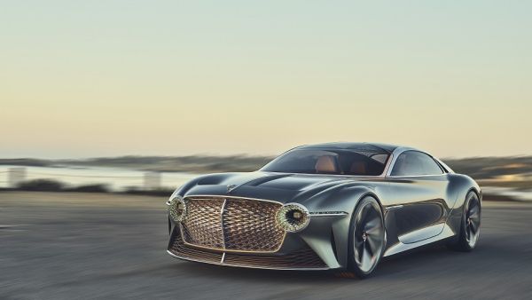 سيارة EXP 100 GT