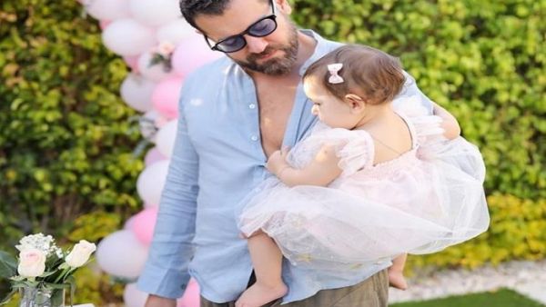 عمرو يوسف يحتفل بعيد ميلاد (حياة) الأول