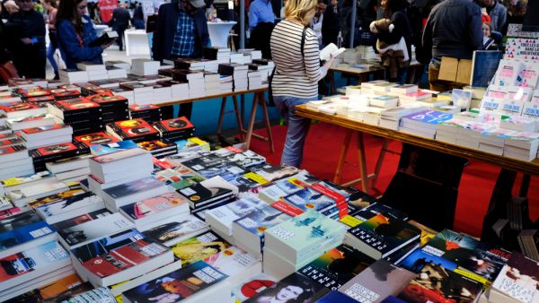 People choose books at the annual book fair. (Shutterstock/ File Photo)