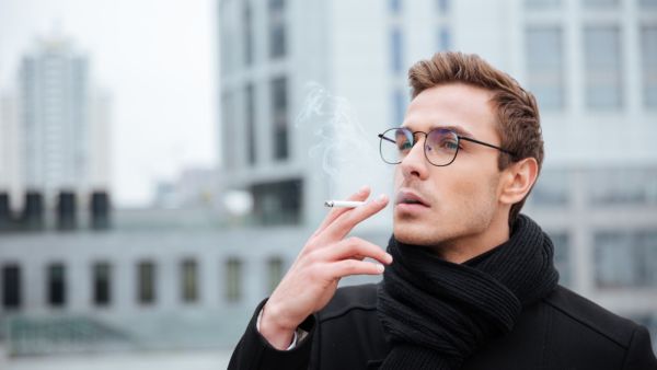 يعود النبض إلى حالته الطبيعية بسبب تراجع نسبة النيكوتين الذي يُضَيِّق الأوعية الدموية