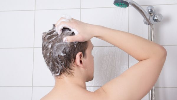 تقصير مدة الاستحمام من 10 إلى 15 دقيقة