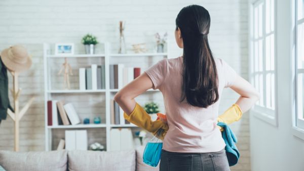 يجب تجنّب رصف الطاولات والأرفف بألواح زجاج