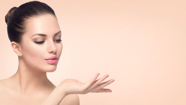 تخلصي من الهالات السوداء حول العينين باستعمال كريم يحتوي على الكافيين