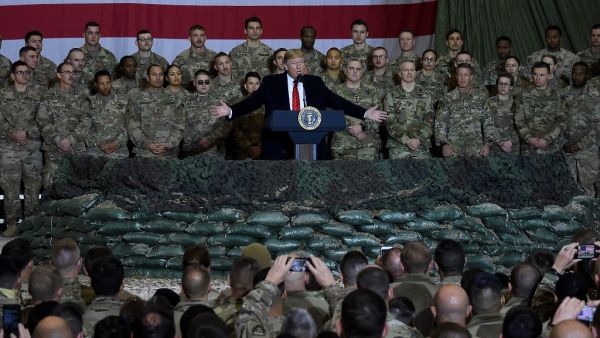 US President Donald Trump speaks to the troops during a surprise Thanksgiving day visit at Bagram Air Field, on November 28, 2019 in Afghanistan. Olivier Douliery / AFP